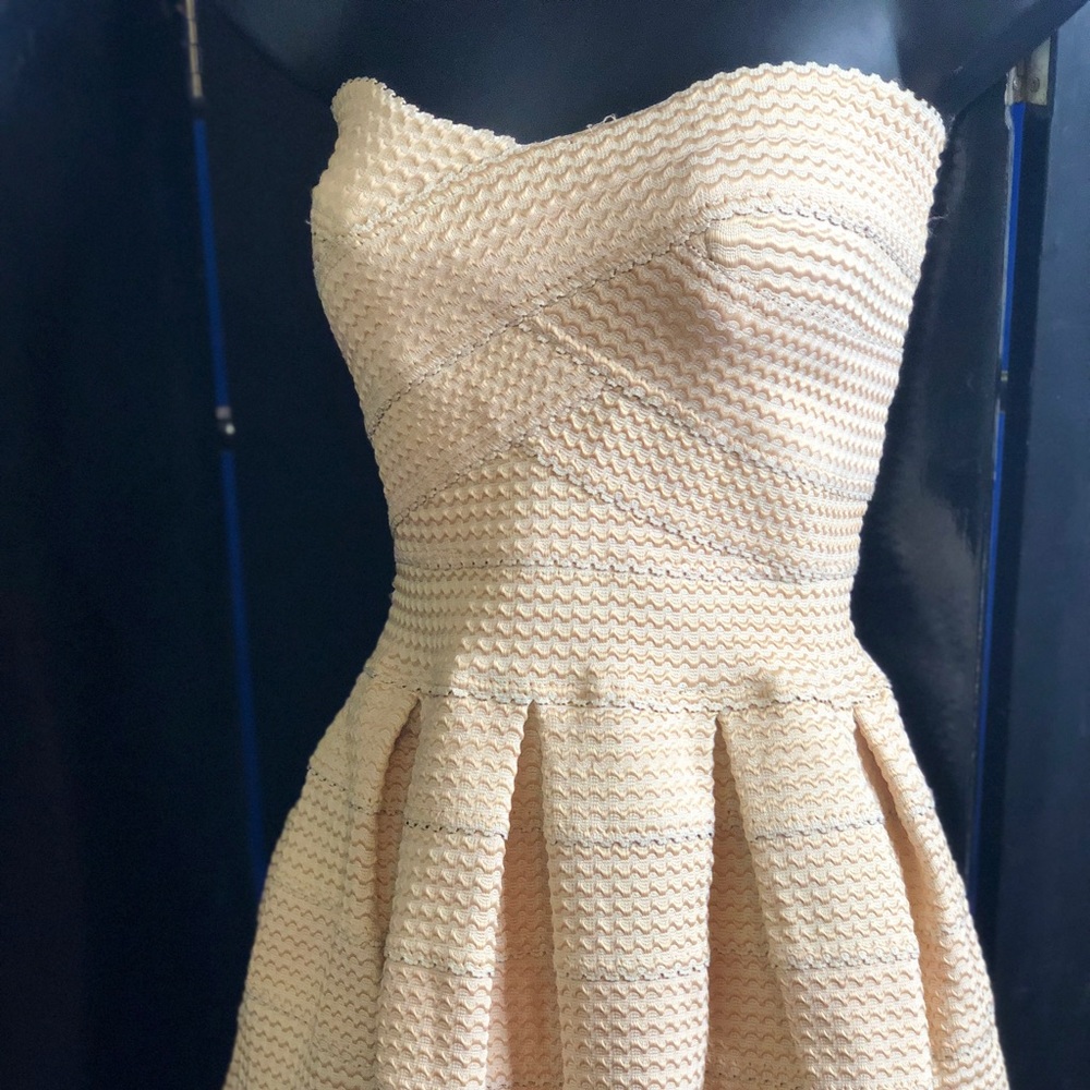 L’Atiste strapless dress